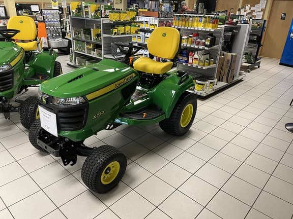 Image of John Deere X730 equipment image 3