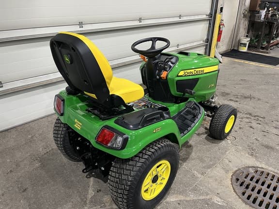 Image of John Deere X734 equipment image 4