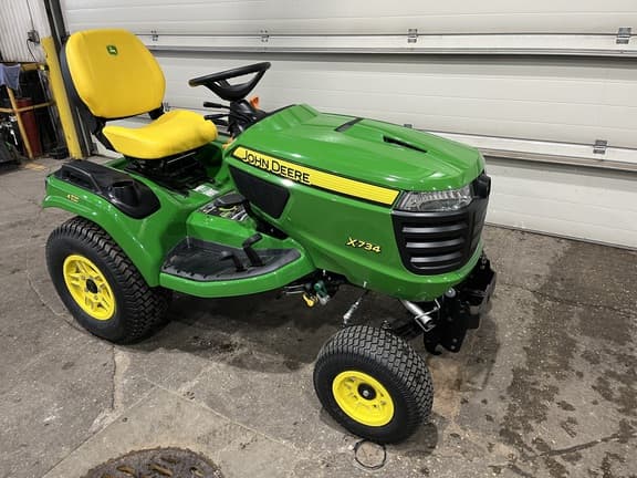 Image of John Deere X734 equipment image 3