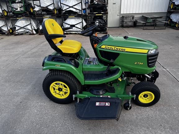 Image of John Deere X734 equipment image 3