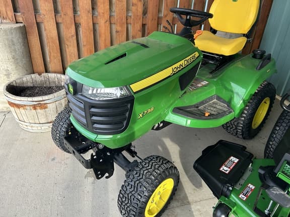 Image of John Deere X738 equipment image 1