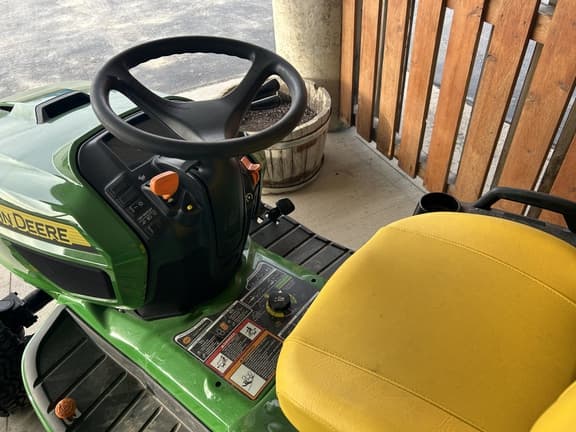 Image of John Deere X738 equipment image 3