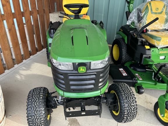 Image of John Deere X738 equipment image 2