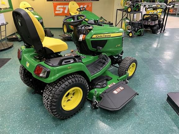 Image of John Deere X738 equipment image 4