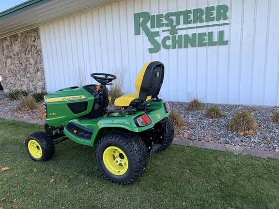 Image of John Deere X738 equipment image 2
