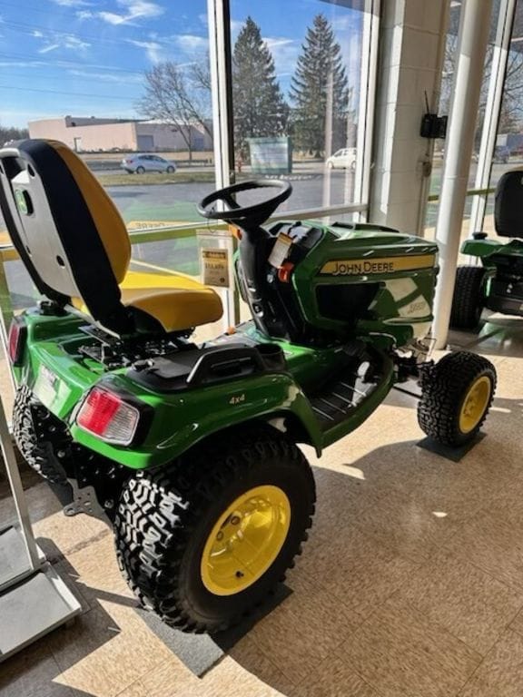 2025 John Deere X738 Image