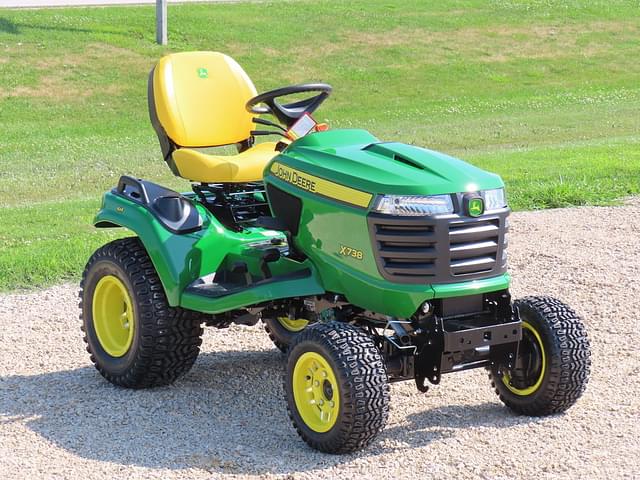 Image of John Deere X738 equipment image 1