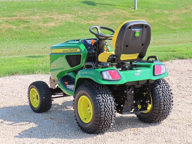 Image of John Deere X738 equipment image 4