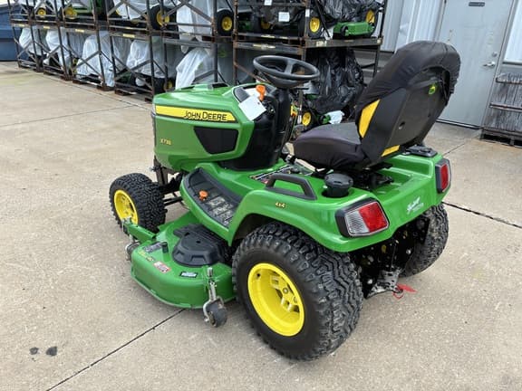 Image of John Deere X738 equipment image 2