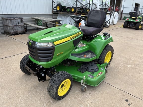 2025 John Deere X738 Equipment Image0