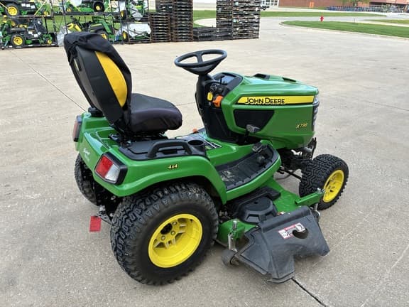 Image of John Deere X738 equipment image 4