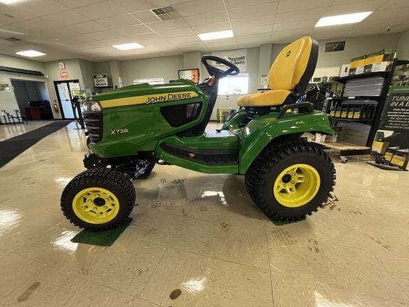2025 John Deere X738 Equipment Image0