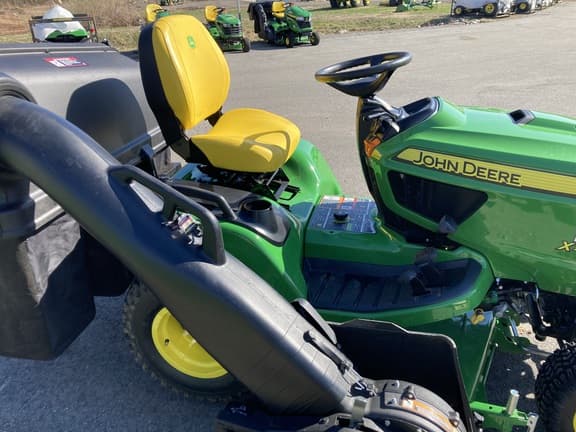 Image of John Deere X738 equipment image 3
