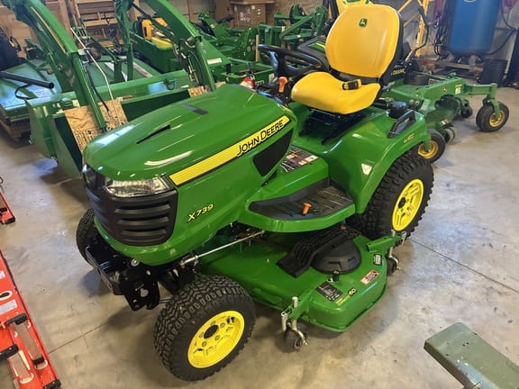 2025 John Deere X739 Equipment Image0