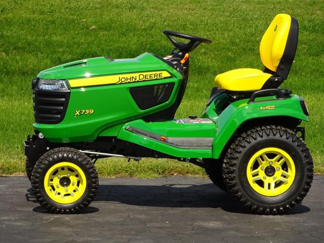Image of John Deere X739 equipment image 3