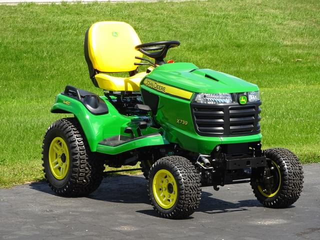 Image of John Deere X739 equipment image 1
