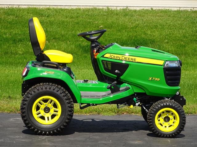 Image of John Deere X739 equipment image 2