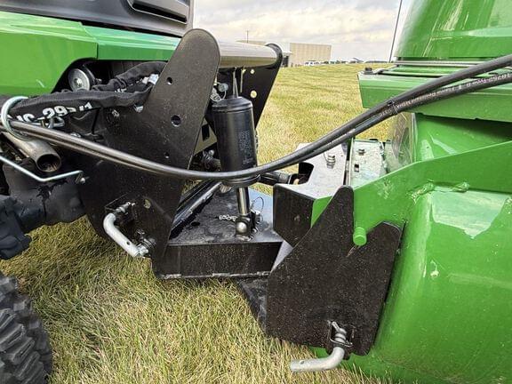 Image of John Deere X739 equipment image 4