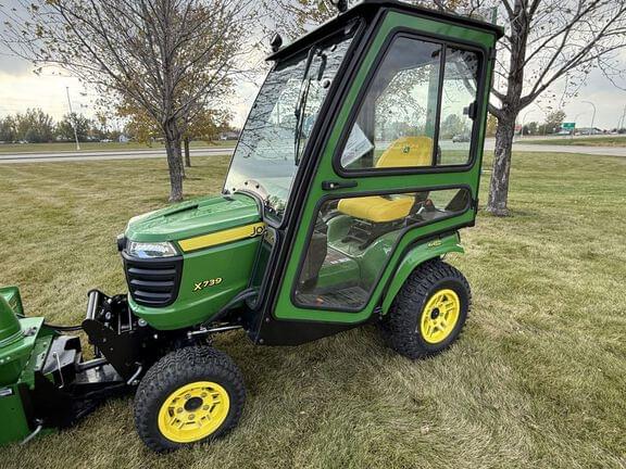 Image of John Deere X739 equipment image 1