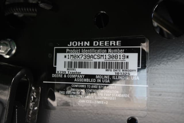 Image of John Deere X739 equipment image 4