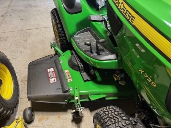 Image of John Deere X739 equipment image 3
