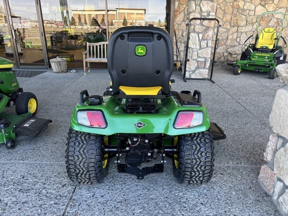 Image of John Deere X739 equipment image 4