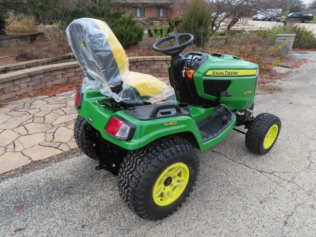 Image of John Deere X739 equipment image 3