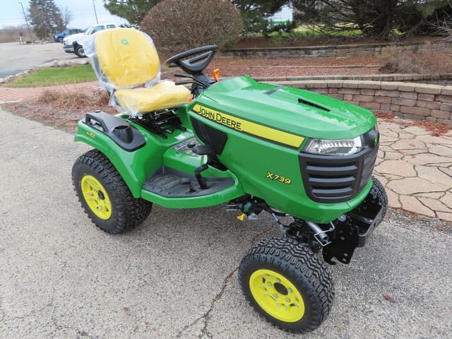 Image of John Deere X739 equipment image 1