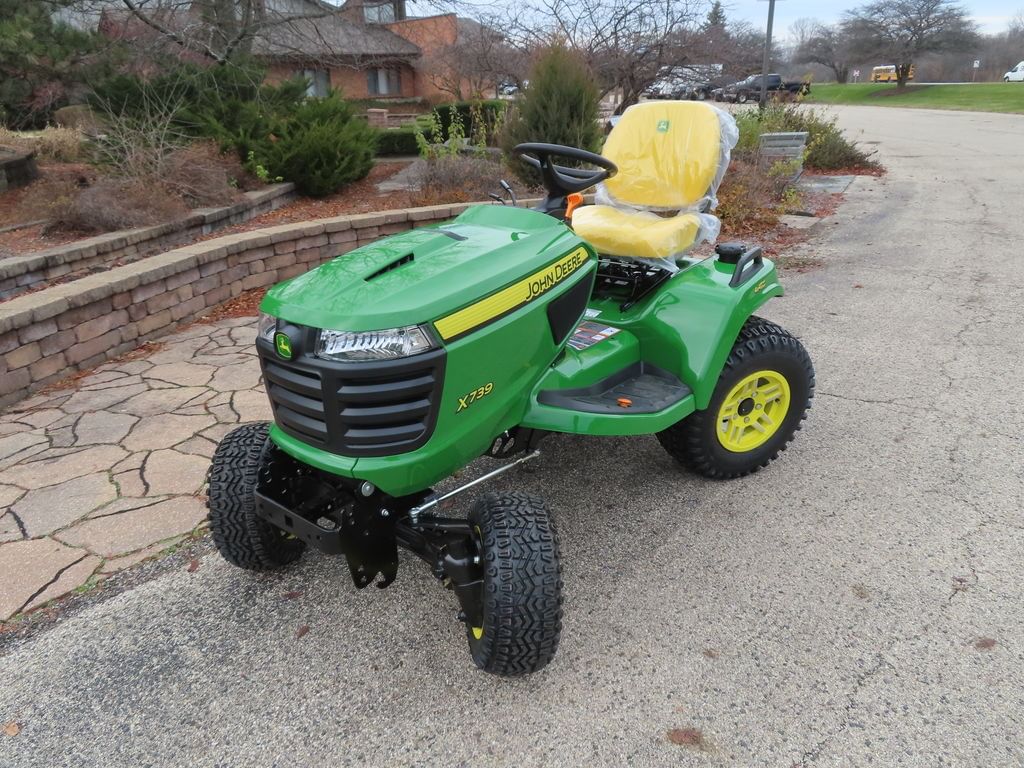 2025 John Deere X739 Equipment Image0