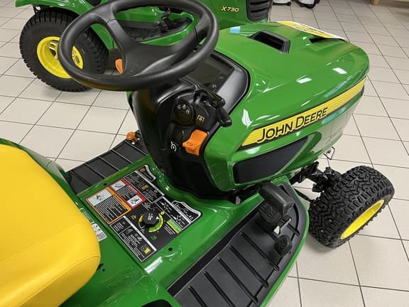 Image of John Deere X739 equipment image 3
