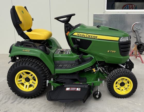 Image of John Deere X739 equipment image 1