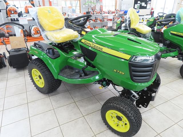 Image of John Deere X739 equipment image 1