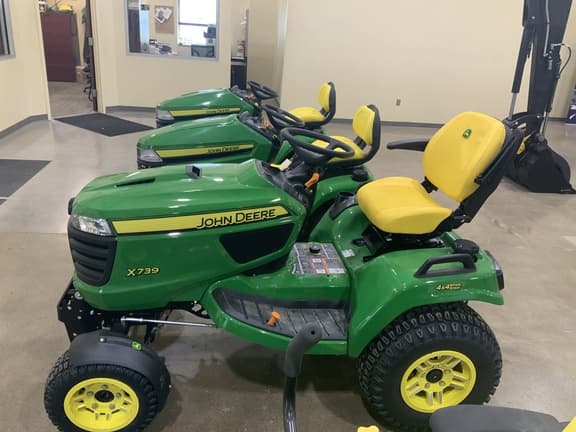 Image of John Deere X739 Primary image