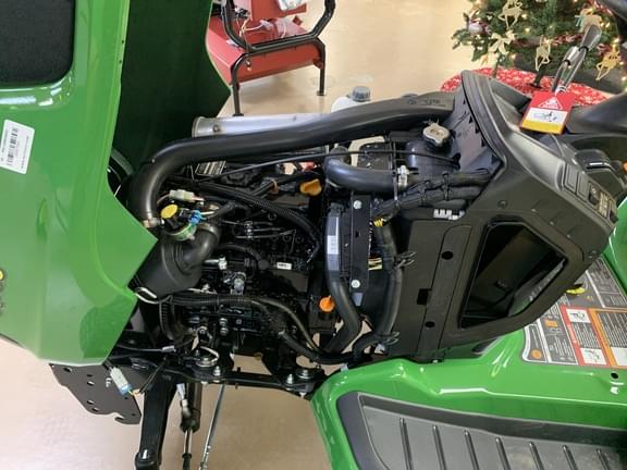 Image of John Deere X750 equipment image 3