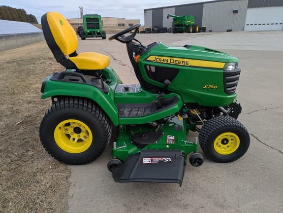 Image of John Deere X750 equipment image 3