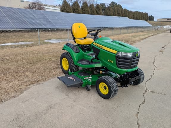 Image of John Deere X750 equipment image 3