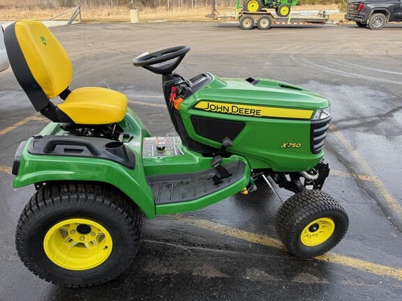 Image of John Deere X750 equipment image 4