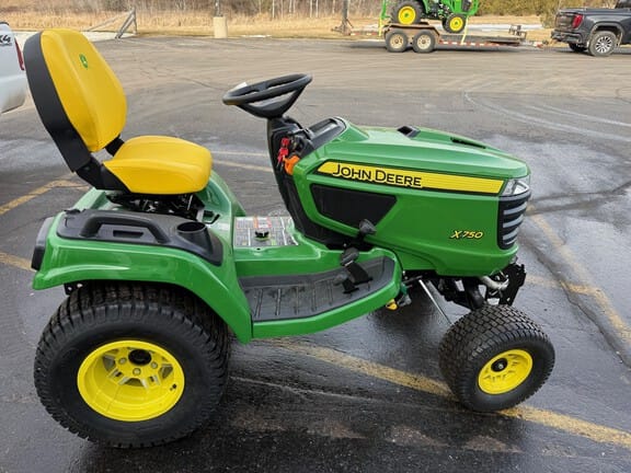 2025 John Deere X750 Image