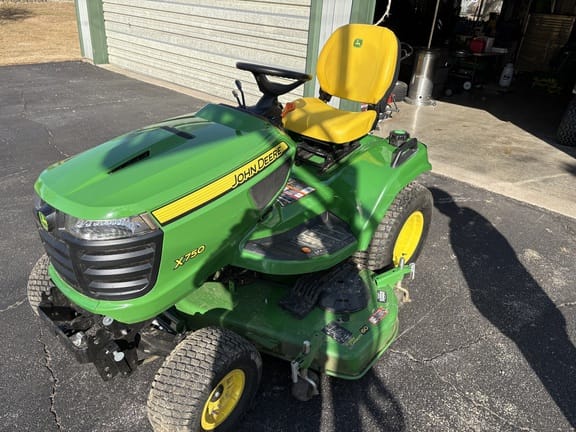 2025 John Deere X750 Equipment Image0