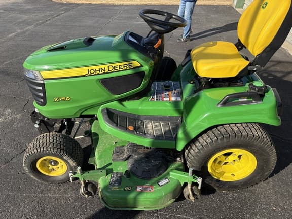 Image of John Deere X750 equipment image 1