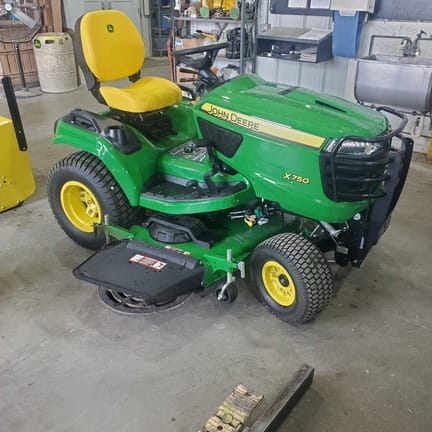 2025 John Deere X750 Equipment Image0
