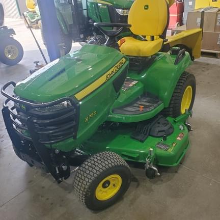 Image of John Deere X750 equipment image 2