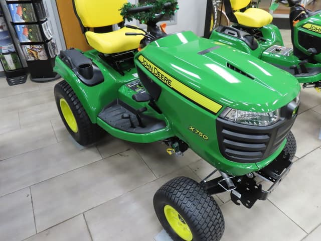 Image of John Deere X750 equipment image 1