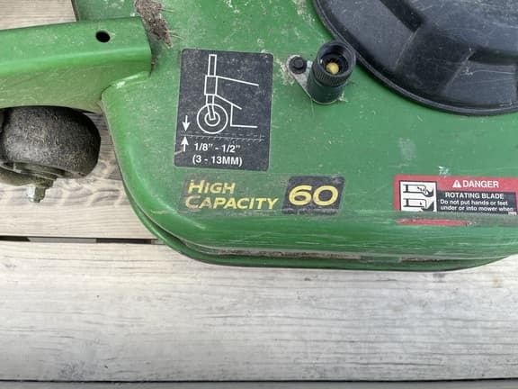 Image of John Deere X758 equipment image 4