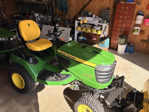 Image of John Deere X758 equipment image 2