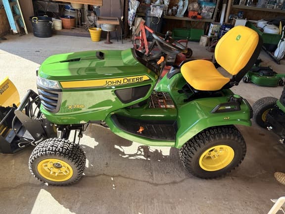 Image of John Deere X758 equipment image 1