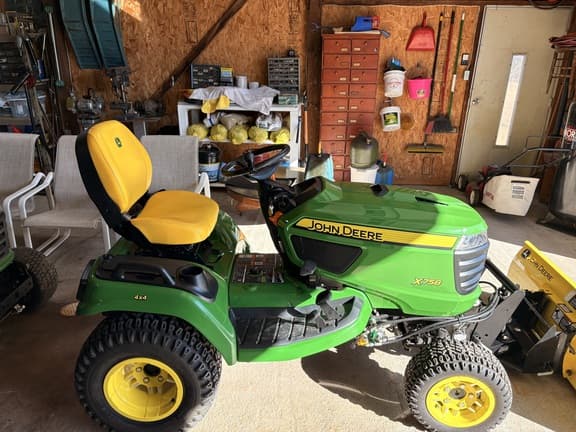 Image of John Deere X758 equipment image 3