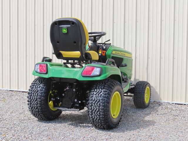 Image of John Deere X758 equipment image 3