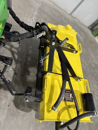 Image of John Deere X758 equipment image 4