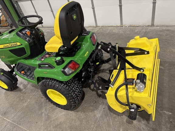 Image of John Deere X758 equipment image 2
